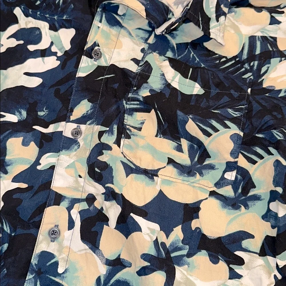 The North Face Blue Cream Leaf Print button down short sleeve Shirt size XLarge